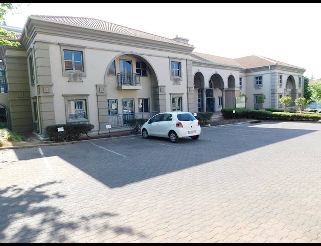 188M² OFFICE TO LET IN HYDE PARK